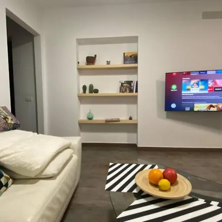 Las Carmenes 2-Bed Apartment In Bajamar 바하마르